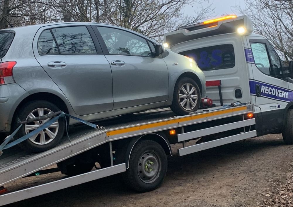 Car recovery near me and breakdown recovery service. Vehicle towing, tow truck service Northamptonshire, Buckinghamshire and Bedfordshire